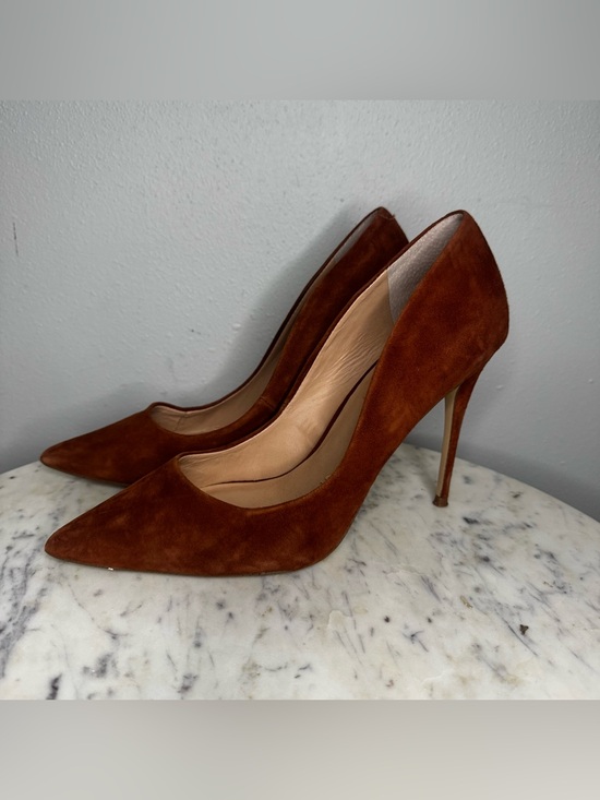 Steve Madden Shoes - Steve Madden "Daisie" Heels Size 10
Suede brown shoes pointy toe